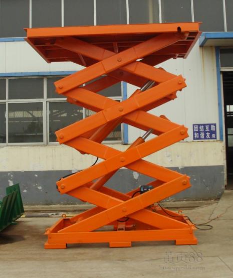 升降機(jī)液壓驅(qū)動(dòng)系統(tǒng)的設(shè)計(jì)是升降機(jī)總體的重要組成部分(圖1) \